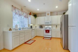 Centrally Located Home with Yard in Hayward! - Hayward - 2