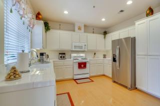 Centrally Located Home with Yard in Hayward! - Hayward - 1