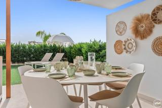 ViVi Homes - Sublime Close to the beach, Garden, Pool & Hot Tub - 1