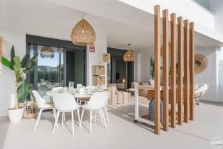 ViVi Homes - Sublime Close to the beach, Garden, Pool & Hot Tub - Estepona - 3