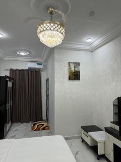 Amsterdam Luxury Plaza - Mbarra Kunku - 6