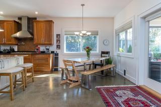 Arbutus Haven - Victoria - 9