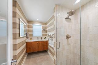 Luxurious Tennis Club Bungalow 1 with Mountain Views and Walks to Downtown Palm Springs! - Palm Springs - 4