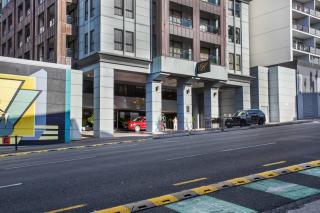 Deluxe City Centre Hot Tub Heated Swimming Pool - 3