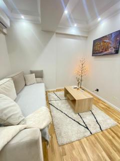 RentNow White and Cozy Apartment in Center, Parking - Chişinău - 8