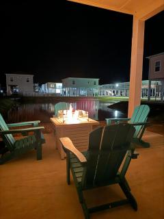 Cozy Bay Cottage with King Master Suite, Fire Pit and Pool - 9