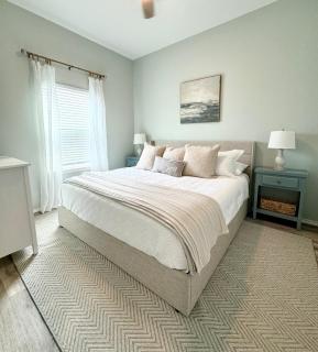 Cozy Bay Cottage with King Master Suite, Fire Pit and Pool - 7