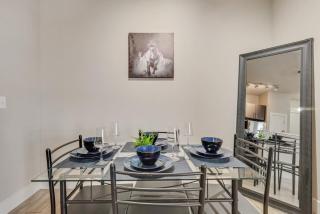 Nice 2BR I Pool I Gym I Free Parking I Workspace - 7