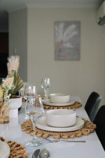 Stunning 4BR Home with Yard Parking Costco and Theme Park - Gold Coast - 9