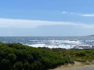 Shore's Edge Luxury Oceanfront Home - Hermanus - 6