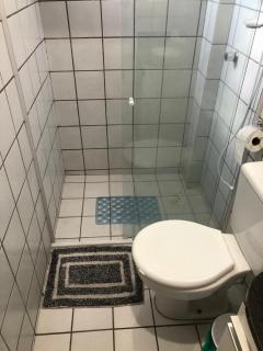 Quarto com banheiro e ar privativos Demais areas do ap compartilhadas com o anfitriao que mora no local Proximo a Praia do Bessa - 7