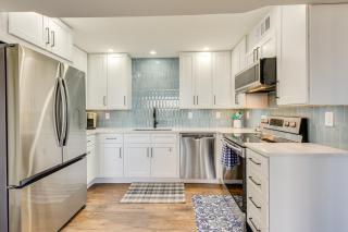Airy Destin Condo with Pool - Walk to Private Beach! - Destin - 1