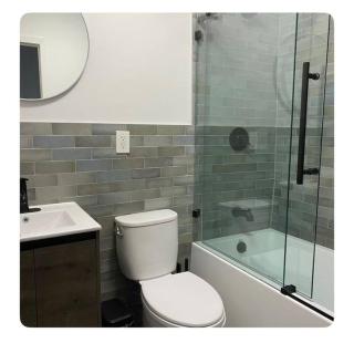 Beautiful bright renovated 2BR with a balcony- sleeps 5 - Brooklyn - 2