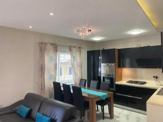 The Coastal Haven - Steps from Sliema's Best - Sliema - 0