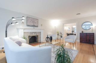 Charming 5-Bedroom Forest Hill Home - Toronto - 2