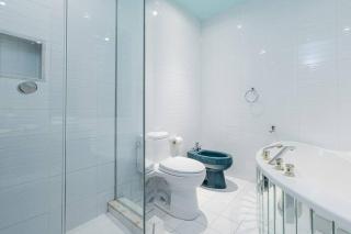 Charming 5-Bedroom Forest Hill Home - Toronto - 5