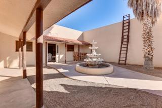 Desert Retreat in Golden Valley Courtyard and Views - 9