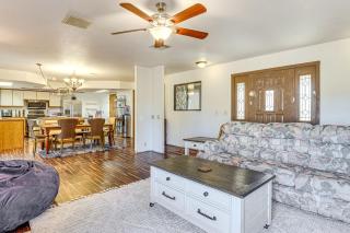 Desert Retreat in Golden Valley Courtyard and Views - 5