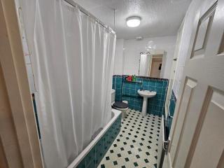 Your Cozy Home Away From Home - Surbiton - 8