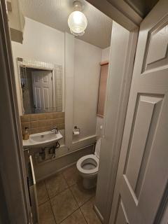 Your Cozy Home Away From Home - Surbiton - 7