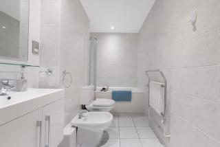 Farringdon Penthouse Spacious 3 Bedroom 2 Bath - London - 8