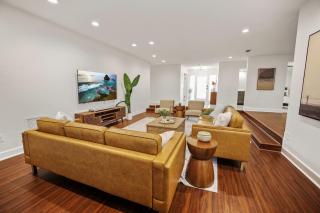 Golden Retreat: Expansive 6BR Home w Heated POOL ~ - Seminole - 1