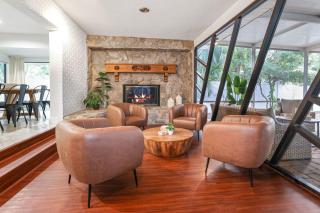 Golden Retreat: Expansive 6BR Home w Heated POOL ~ - Seminole - 9