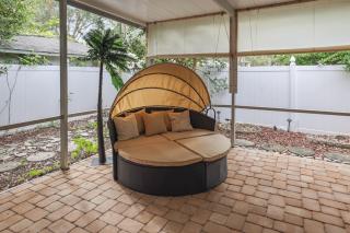 Golden Retreat: Expansive 6BR Home w Heated POOL ~ - Seminole - 3