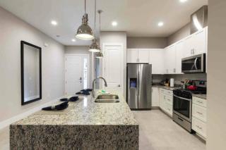 Stylish 4Bed Townhome at Summerville Near Disney - 2