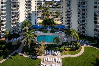 Beachfront Bliss: Gulf Views, Pool & Pet-Friendly - Fort Myers Beach - 3