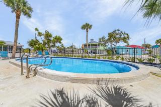 Spacious 4BR Duplex: Pool, Beach Access & BBQ Area - Fort Myers Beach - 0