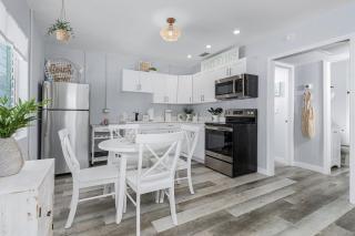 Spacious 4BR Duplex: Pool, Beach Access & BBQ Area - Fort Myers Beach - 8