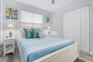Cozy Beachside Retreat: Pool, Modern Decor & More - Fort Myers Beach - 7
