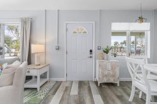 Cozy Beachside Retreat: Pool, Modern Decor & More - Fort Myers Beach - 5