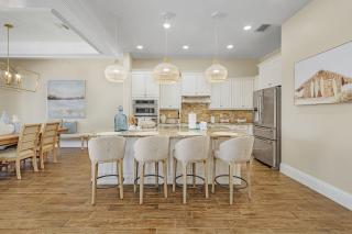 Gulf-Front 10BR Estate: Private Pools, Spas, Views - Fort Myers Beach - 4
