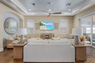 Gulf-Front 10BR Estate: Private Pools, Spas, Views - Fort Myers Beach - 2