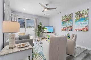 Heated Pool Oasis: Beach Access & Pet-Friendly - Fort Myers Beach - 0