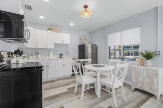 Heated Pool Oasis: Beach Access & Pet-Friendly - Fort Myers Beach - 5