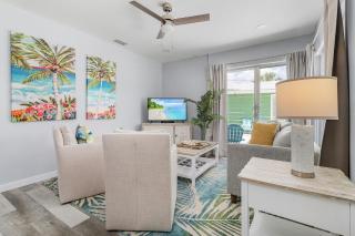 Dune Our Thing Manor: 8BR Retreat w/ Pool & Beach - Fort Myers Beach - 8