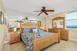 Panoramic Gulf Views: Beachfront Condo, Pool - Fort Myers Beach - 7