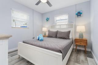 Stylish Villa w/ Pool, Beach Access & Pet-Friendly - Fort Myers Beach - 0