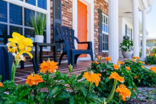 Stylish Retro 3BR: Screened Patio, Outdoor Grill - Fort Myers - 8