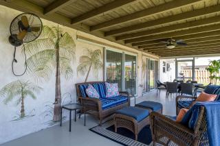 Stylish Retro 3BR: Screened Patio, Outdoor Grill - Fort Myers - 7