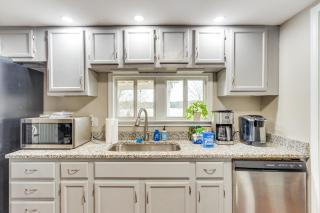 14 Mi to UGA Quiet Lakefront Getaway with Porch! - - 1