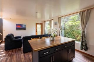 Caldera- Hale Kumu La'au at Volcano - 7