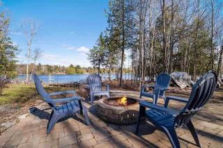 Large home on the Lake, Hot tub, Families, Groups - Central Lake - 1