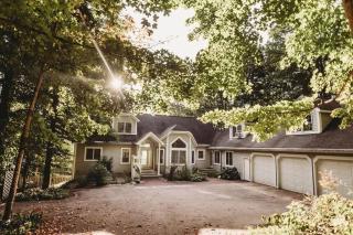 Large home on the Lake, Hot tub, Families, Groups - Central Lake - 2