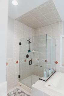 Large home on the Lake, Hot tub, Families, Groups - 2