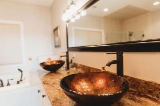 Large home on the Lake, Hot tub, Families, Groups - 1