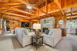 New, Hot Tub Lakefront Cottage on Clam Lake! - - 8